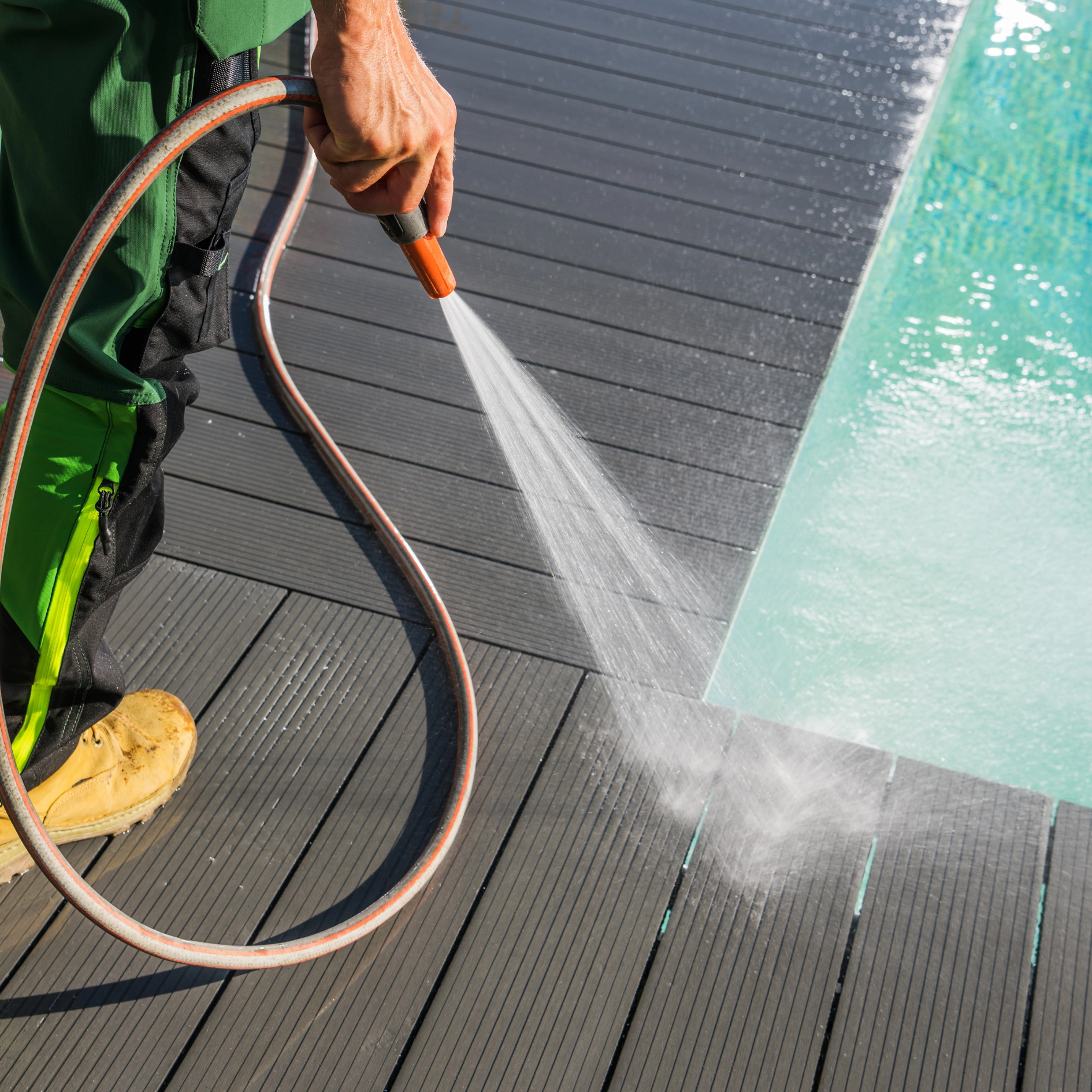 ➔ Worauf beim Pool Saisonstart achten?