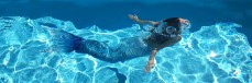 Meerjungfrau im Pool
